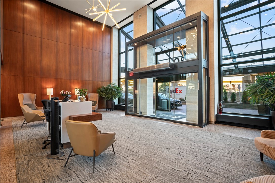 320 Fort Duquesne Blvd 10L