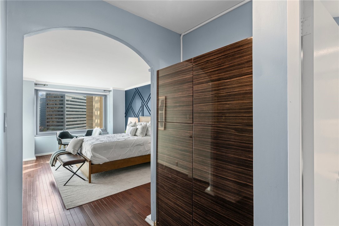 320 Fort Duquesne Blvd 10L