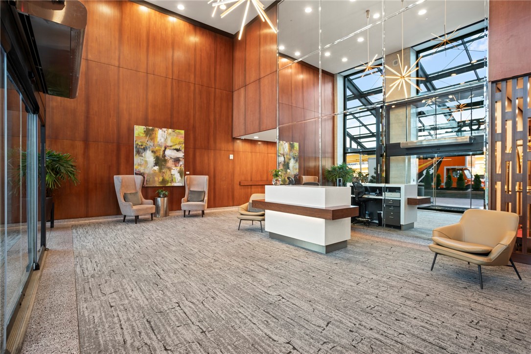 320 Fort Duquesne Blvd 10L