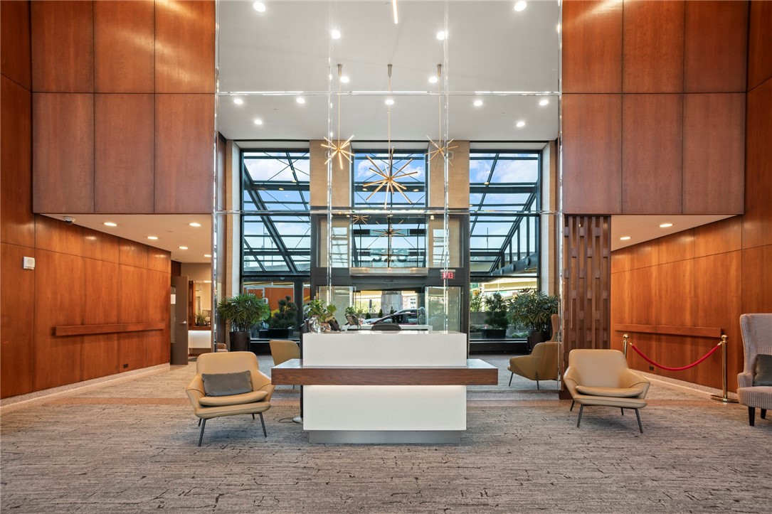 320 Fort Duquesne Blvd 10L