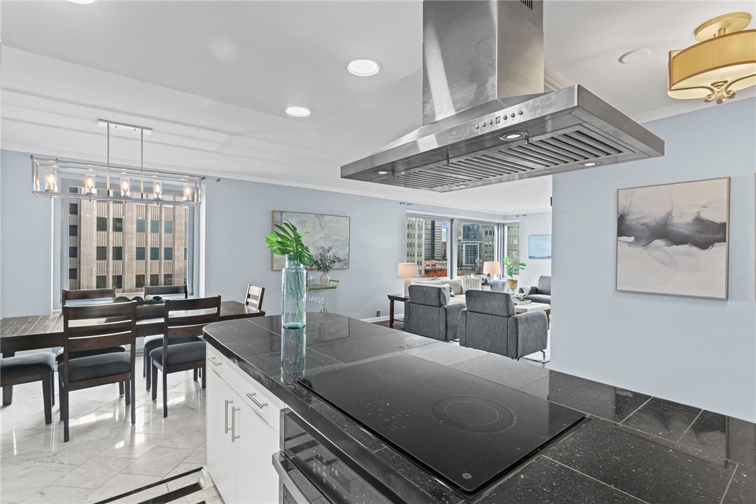 320 Fort Duquesne Blvd 10L