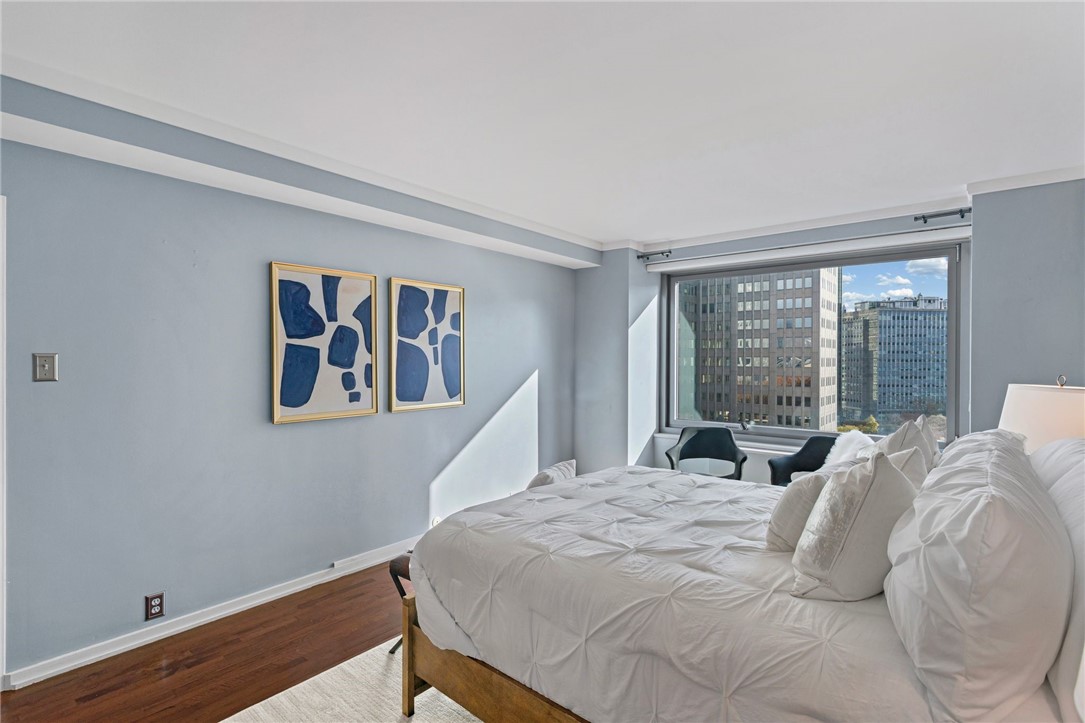 320 Fort Duquesne Blvd 10L