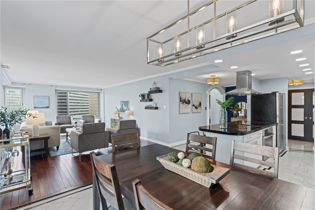 320 Fort Duquesne Blvd 10L