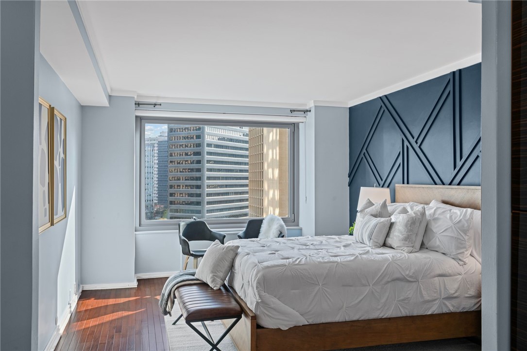 320 Fort Duquesne Blvd 10L