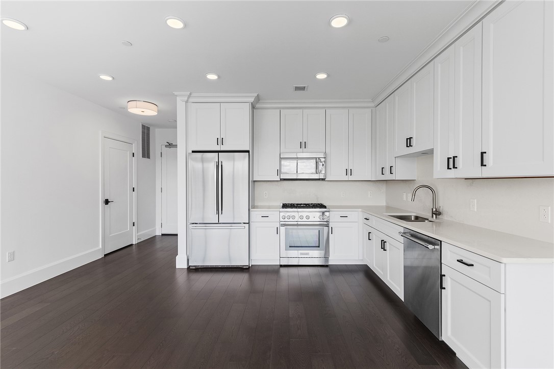 350 Oliver Avenue 1605