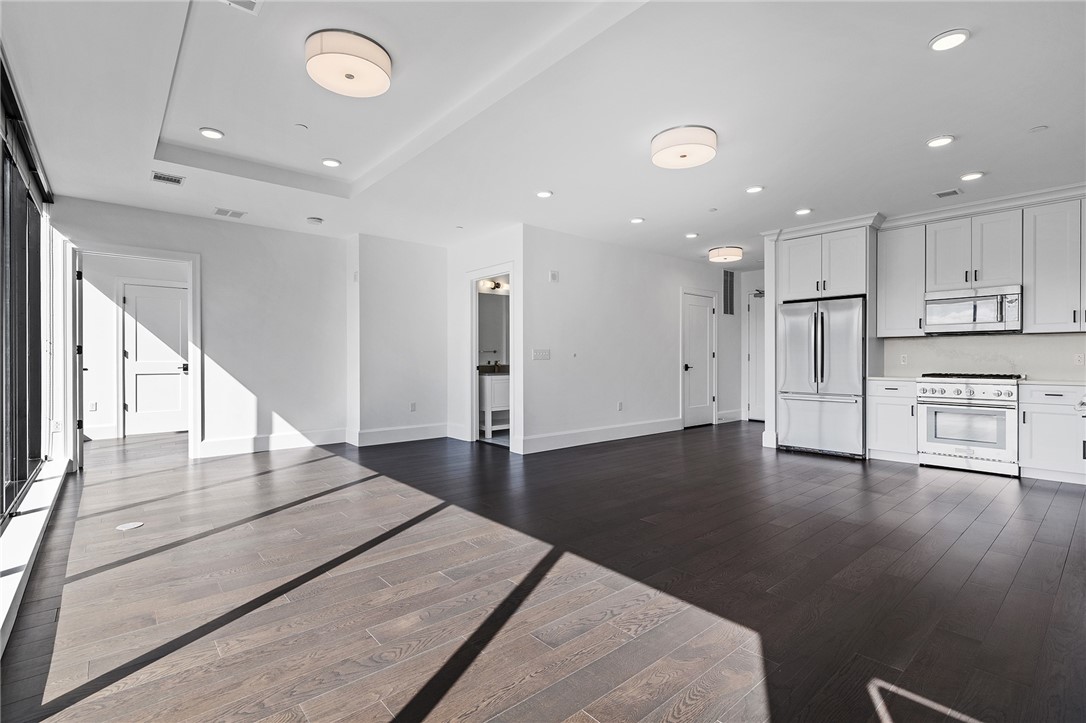 350 Oliver Avenue 1605