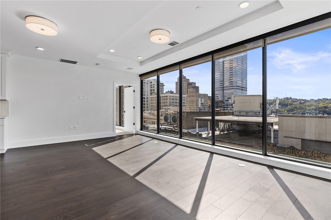 350 Oliver Avenue 1605