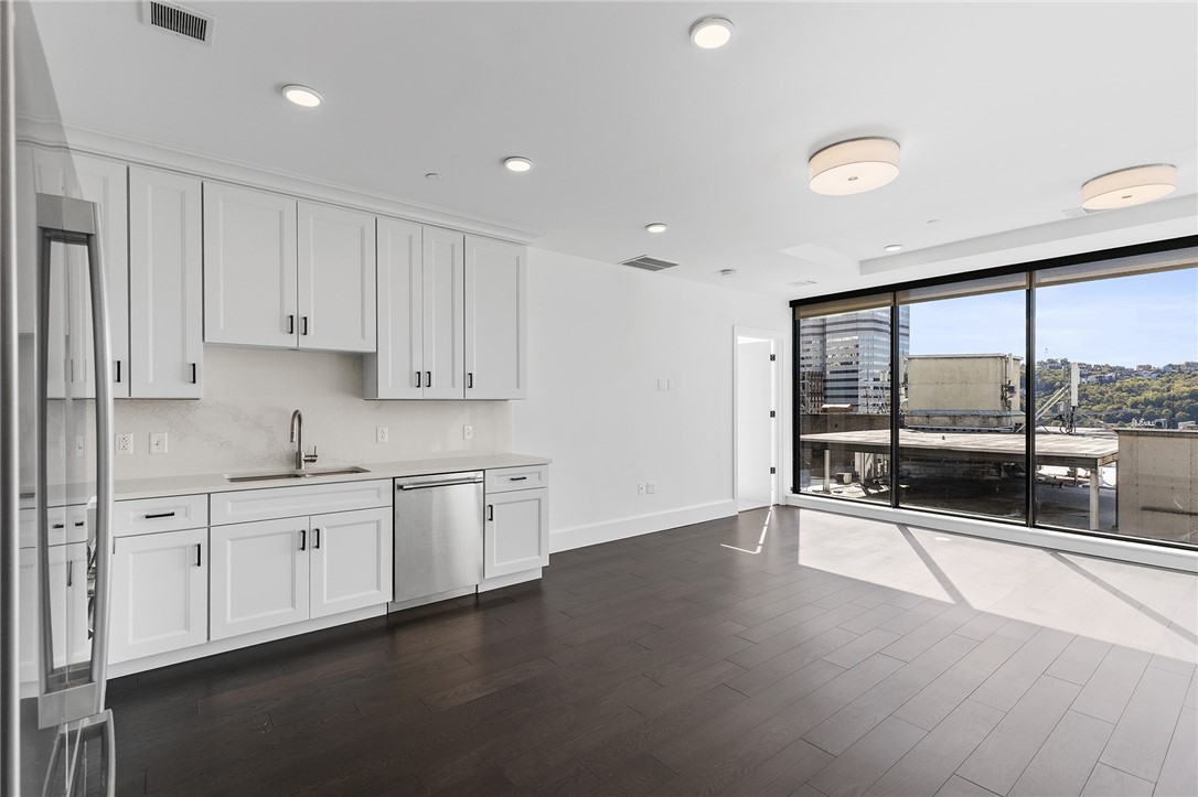 350 Oliver Avenue 1605