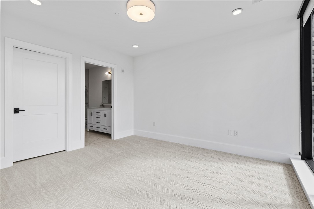 350 Oliver Avenue 1605