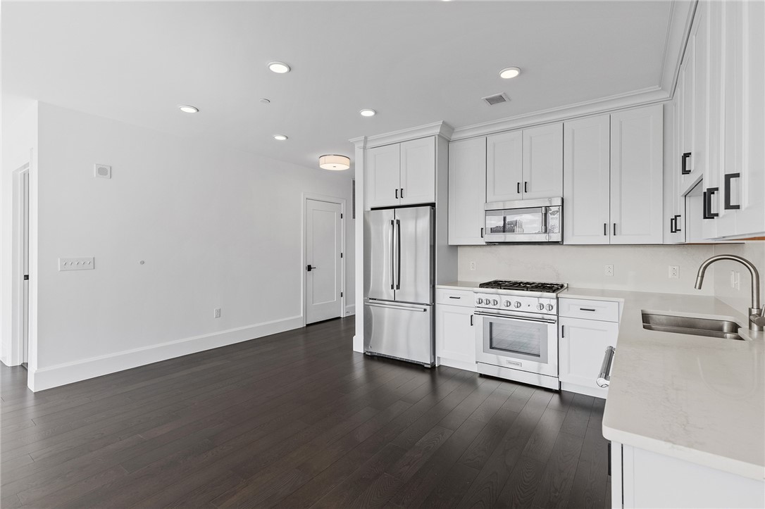 350 Oliver Avenue 1605