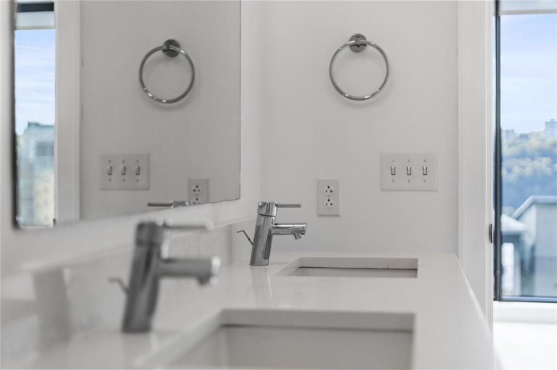 350 Oliver Avenue 1605