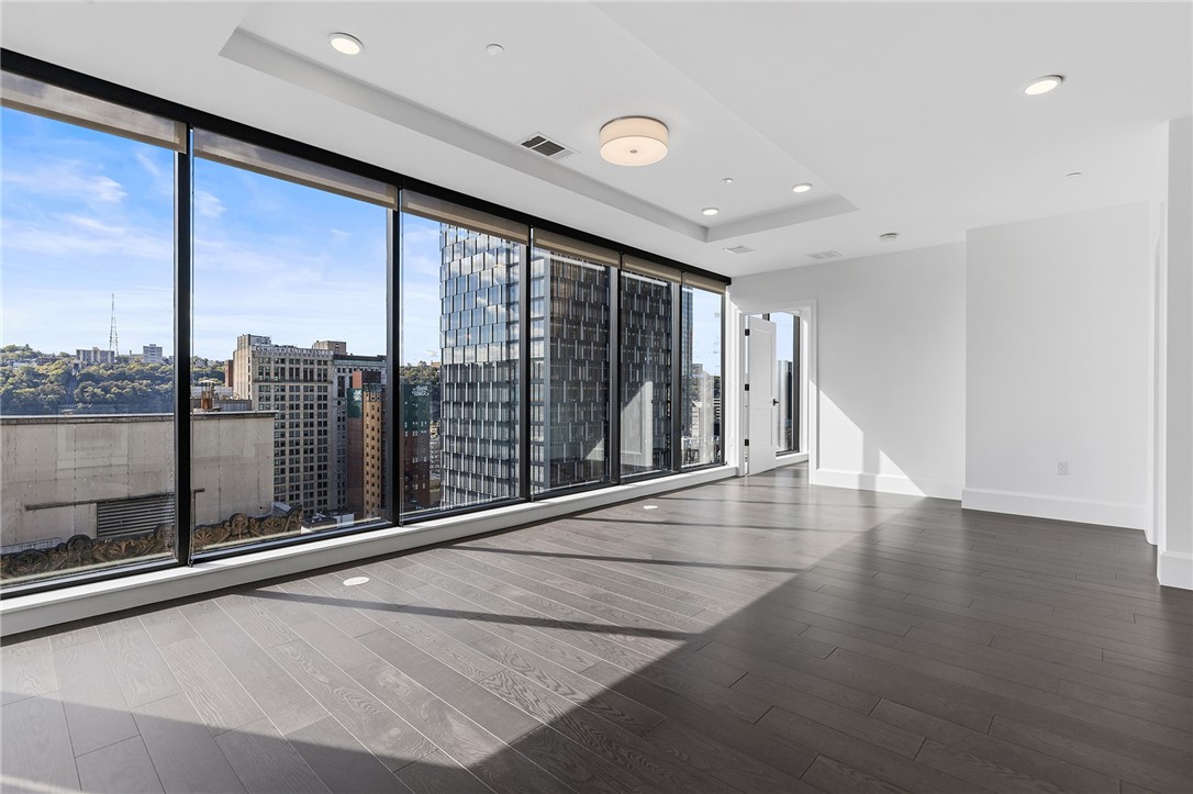 350 Oliver Avenue 1605