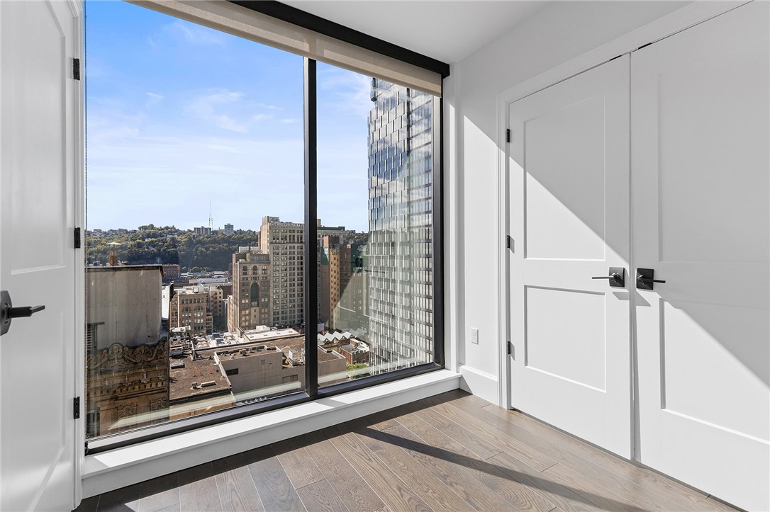 350 Oliver Avenue 1605