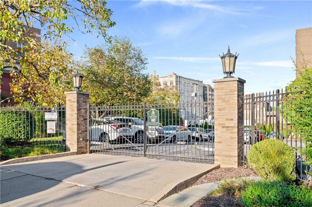 166 N Dithridge St PH5A