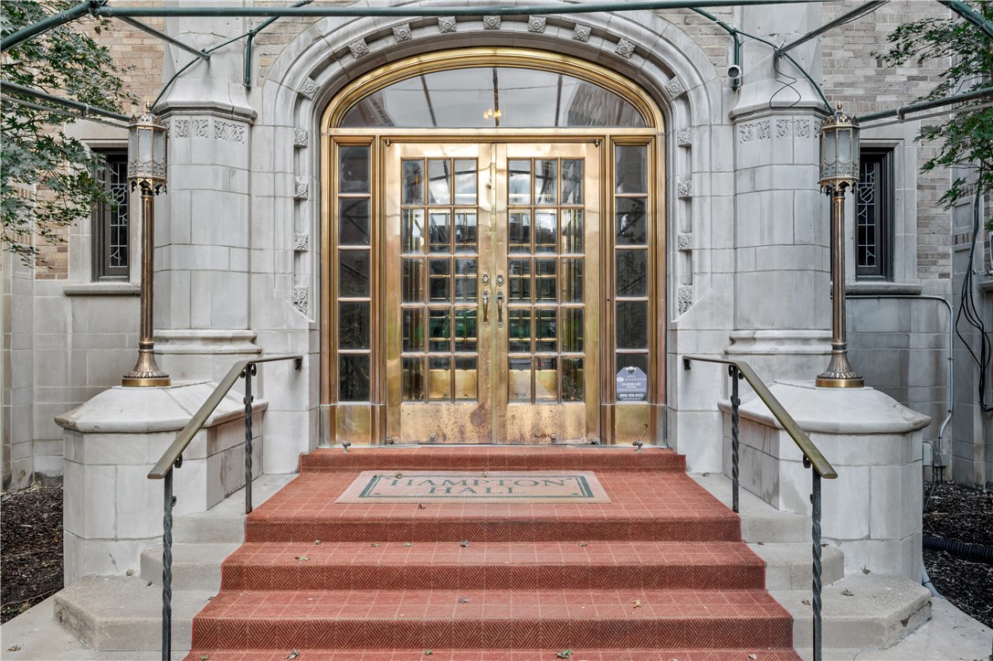 166 N Dithridge St PH5A