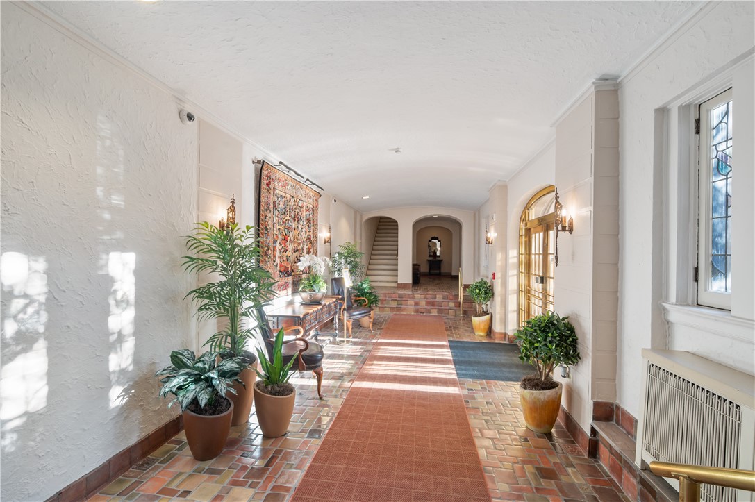 166 N Dithridge St PH5A