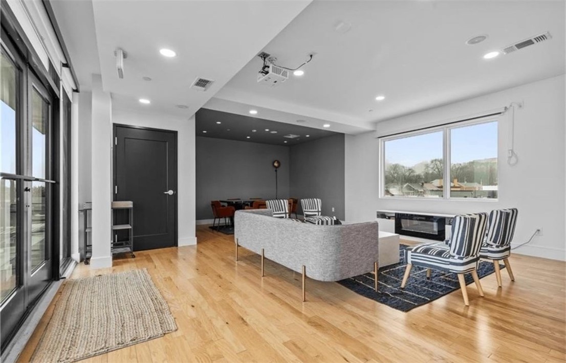 3725 Butler Street 209