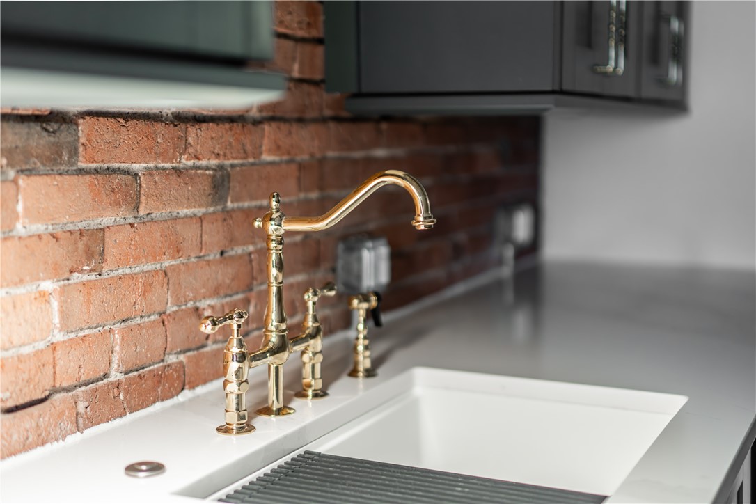 915 Liberty Avenue 401