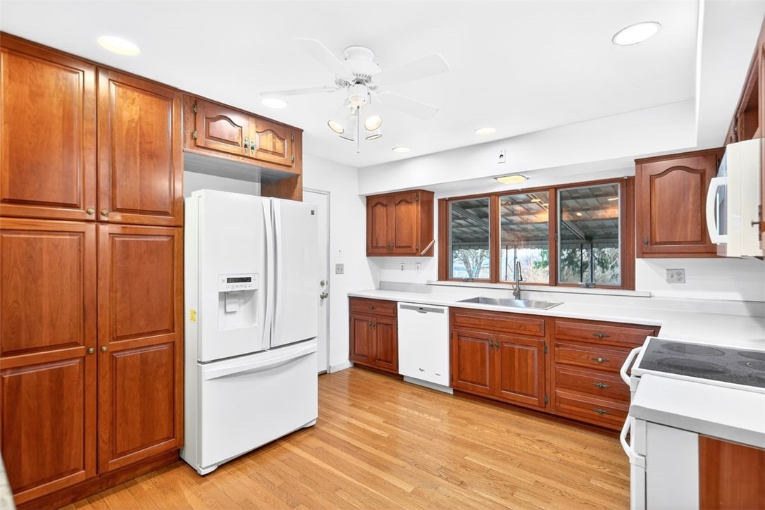 2 Terraceview Ave