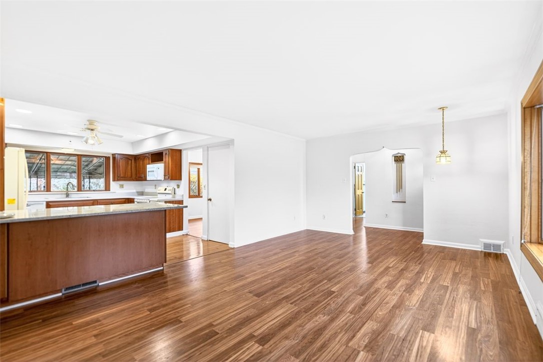 2 Terraceview Ave