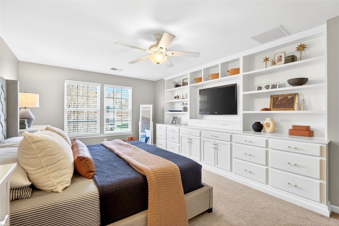 6021 Independence Dr