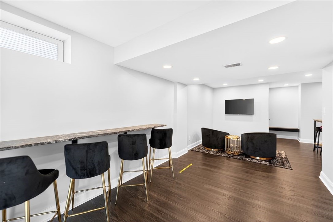 6021 Independence Dr