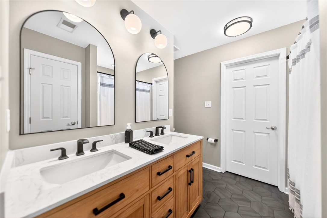 6021 Independence Dr