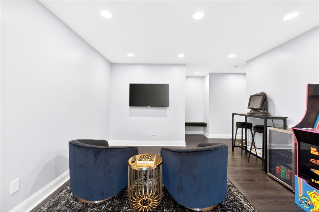 6021 Independence Dr