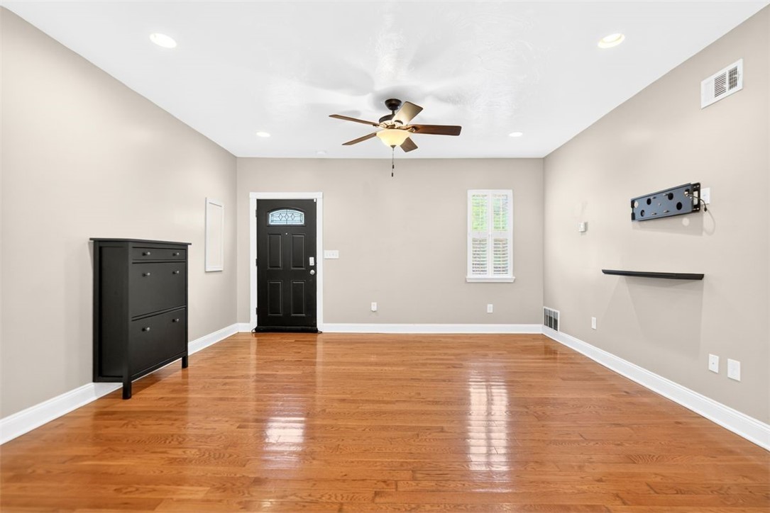 25 Greeley St