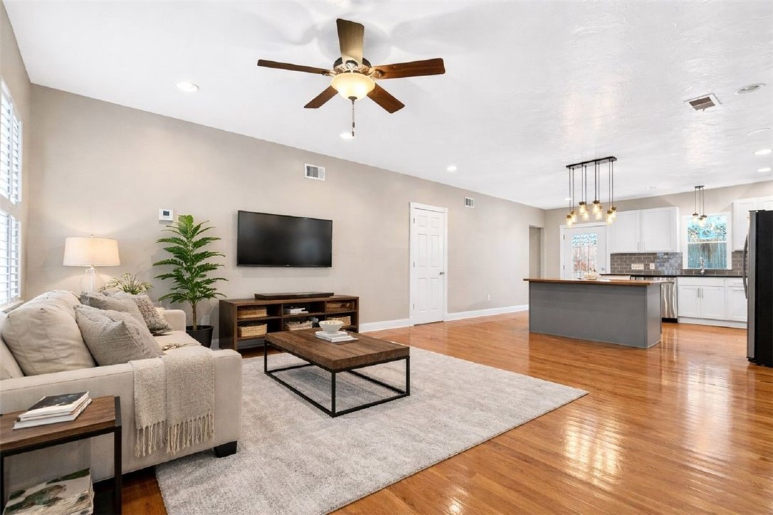 25 Greeley St
