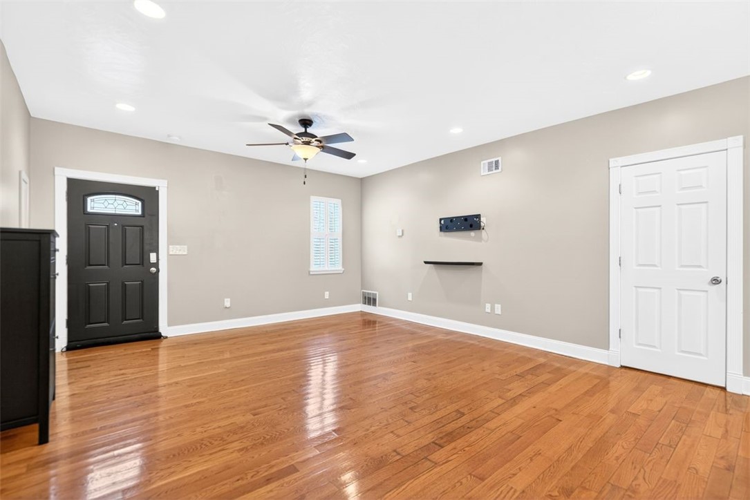 25 Greeley St