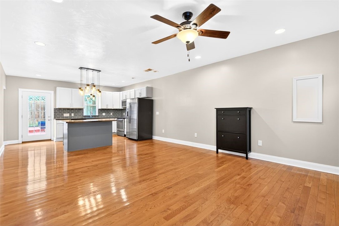 25 Greeley St