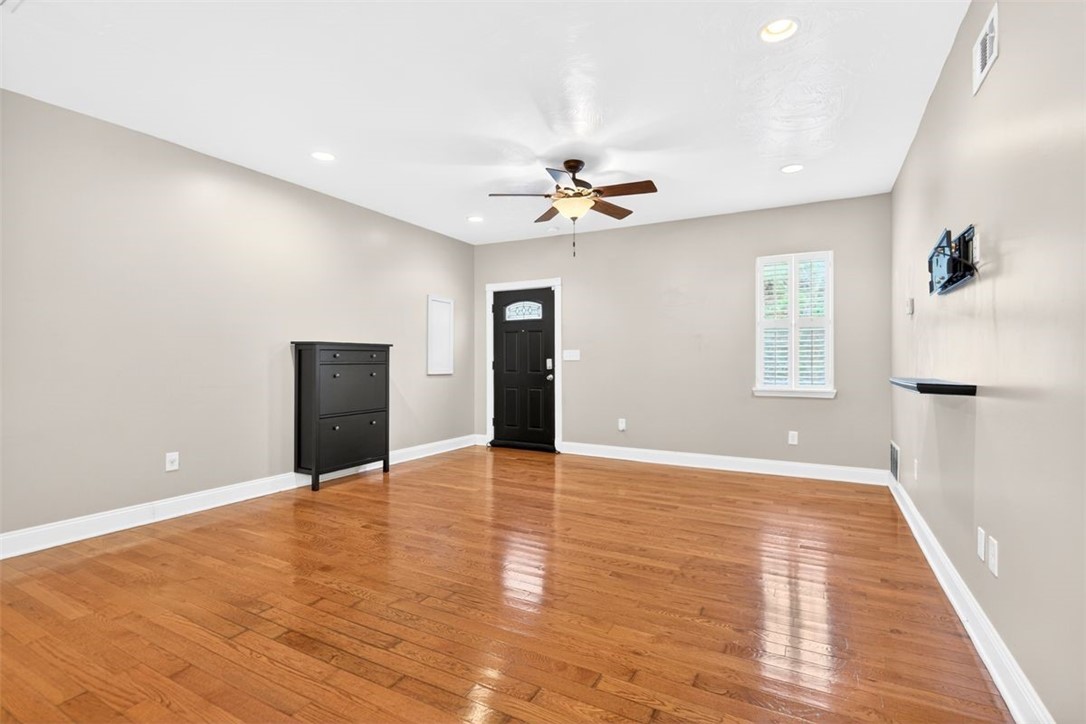25 Greeley St