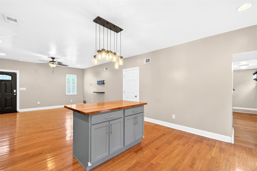 25 Greeley St