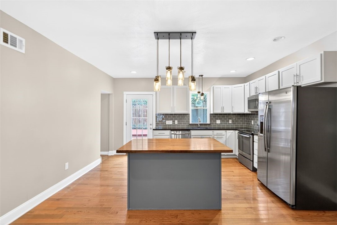 25 Greeley St