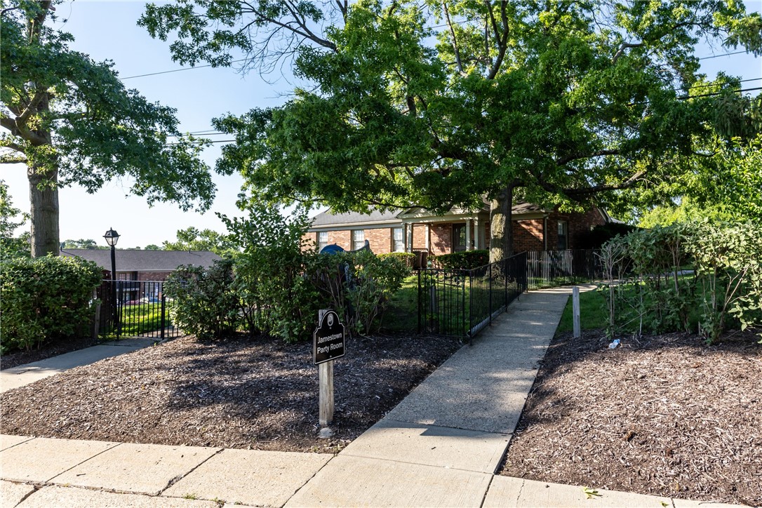 126 Jamestown Ct C