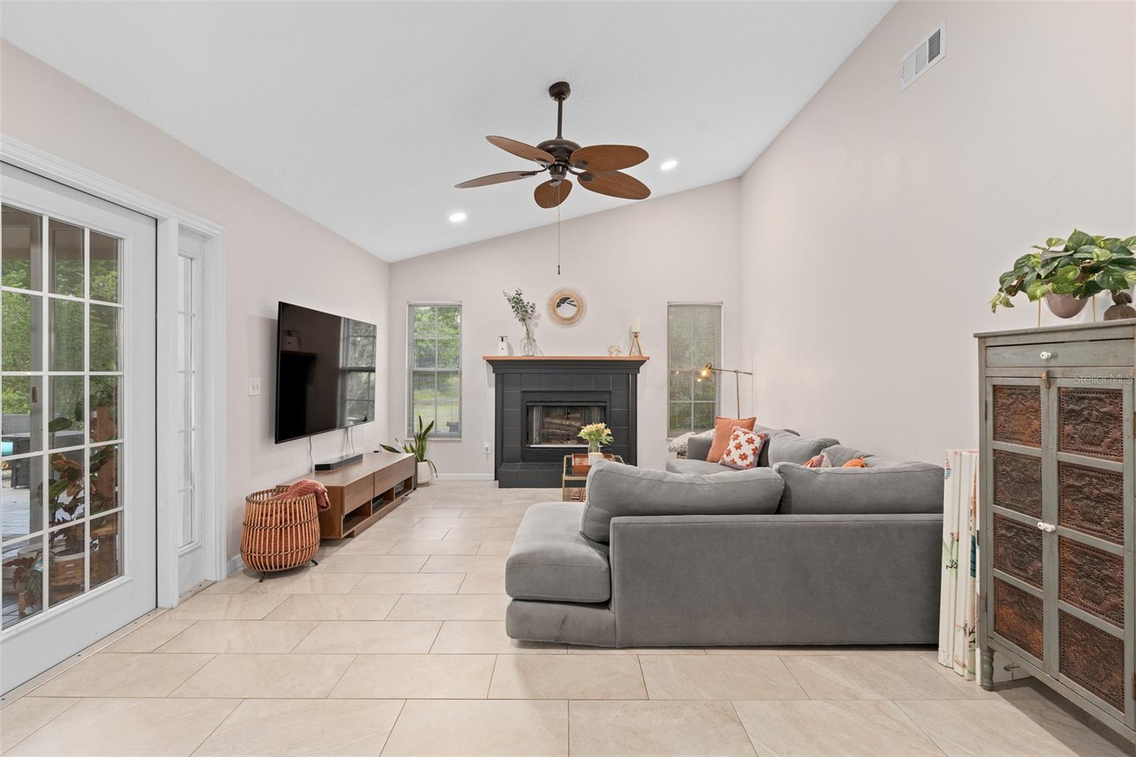 855 SILVERADO CT