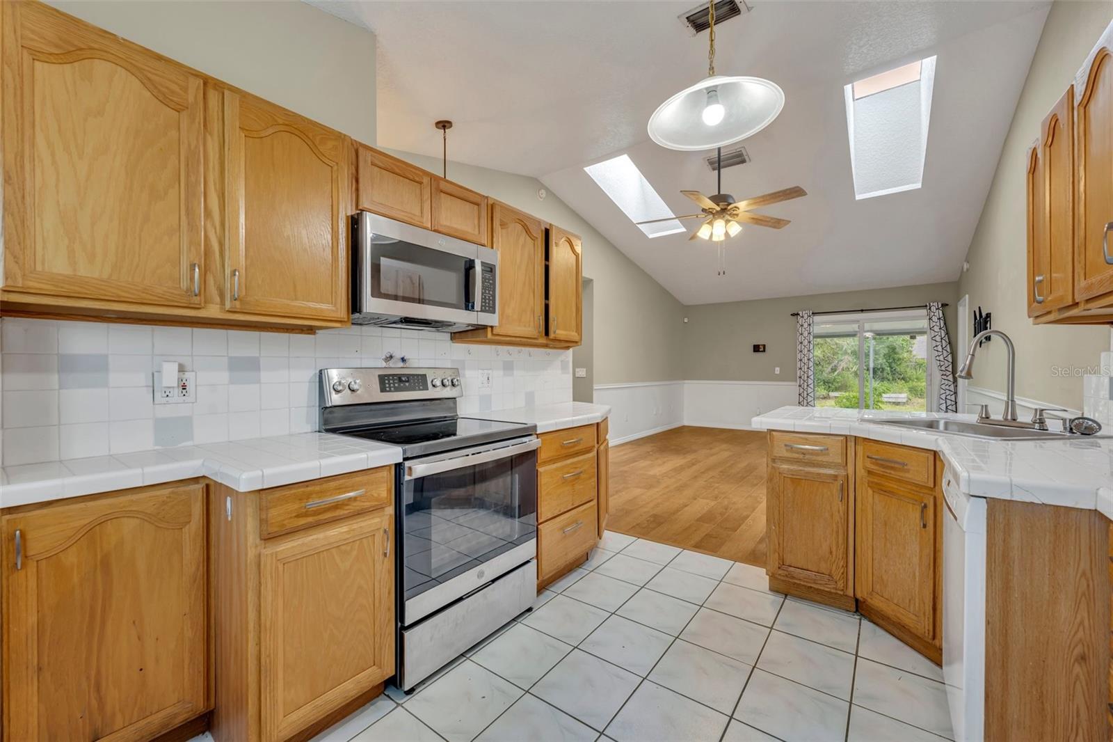 809 MENTMORE CIR