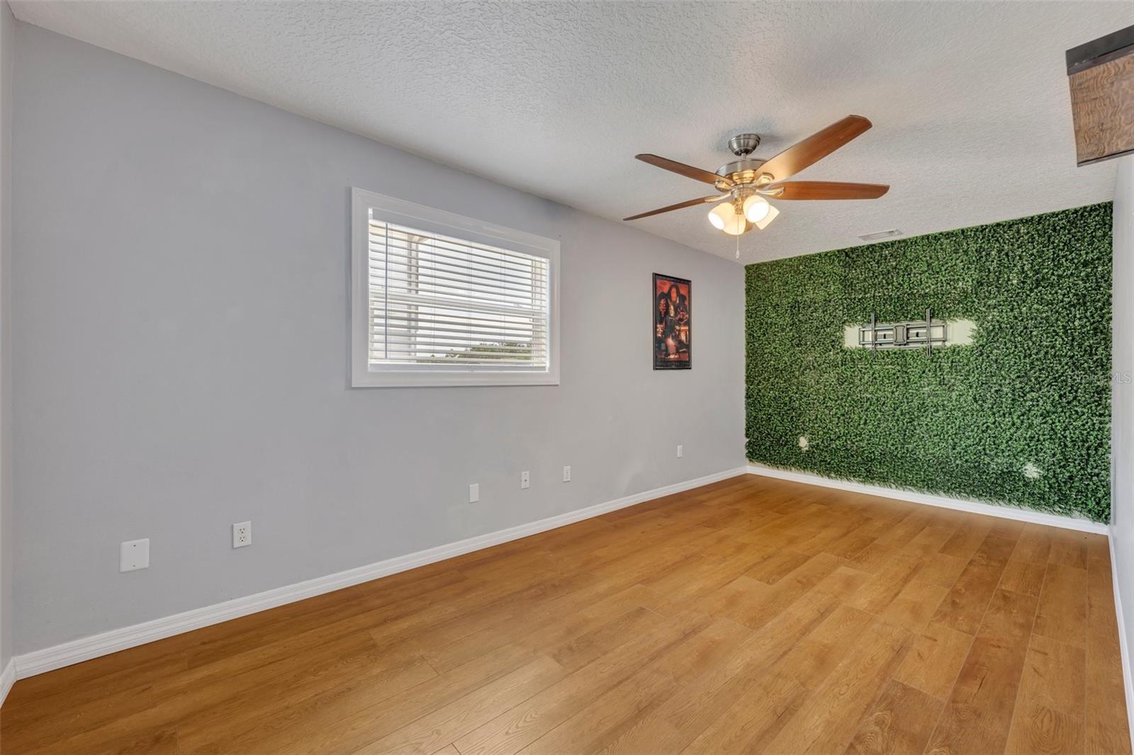 809 MENTMORE CIR