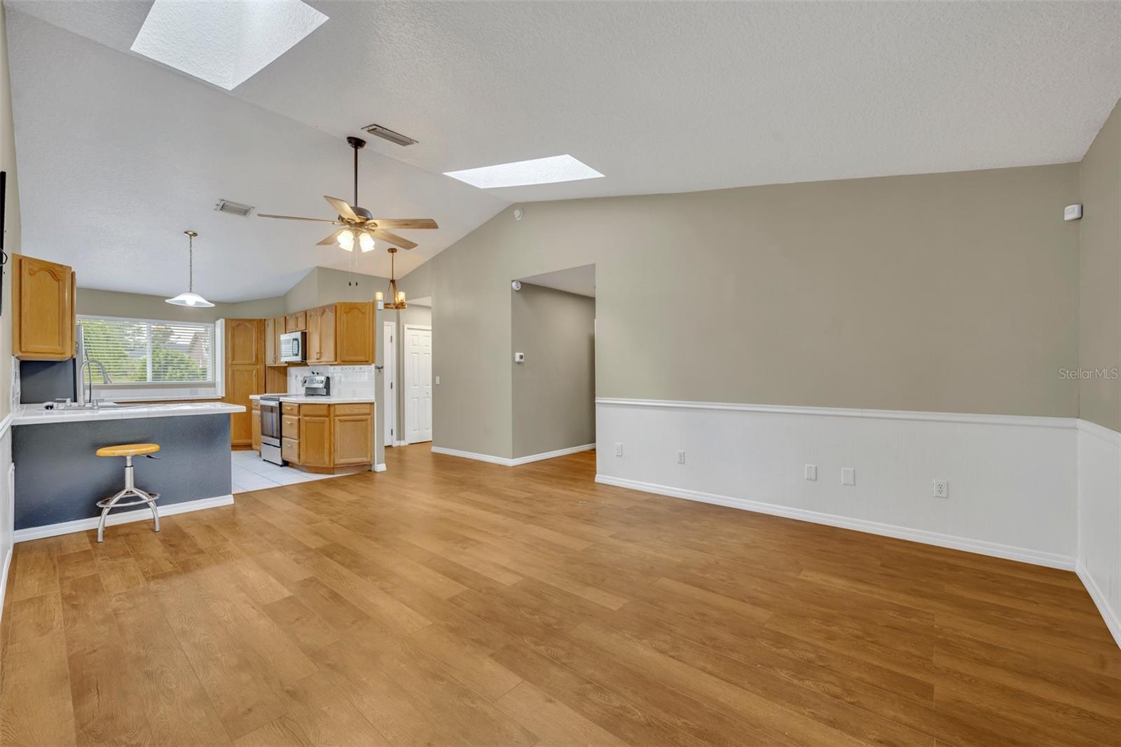 809 MENTMORE CIR