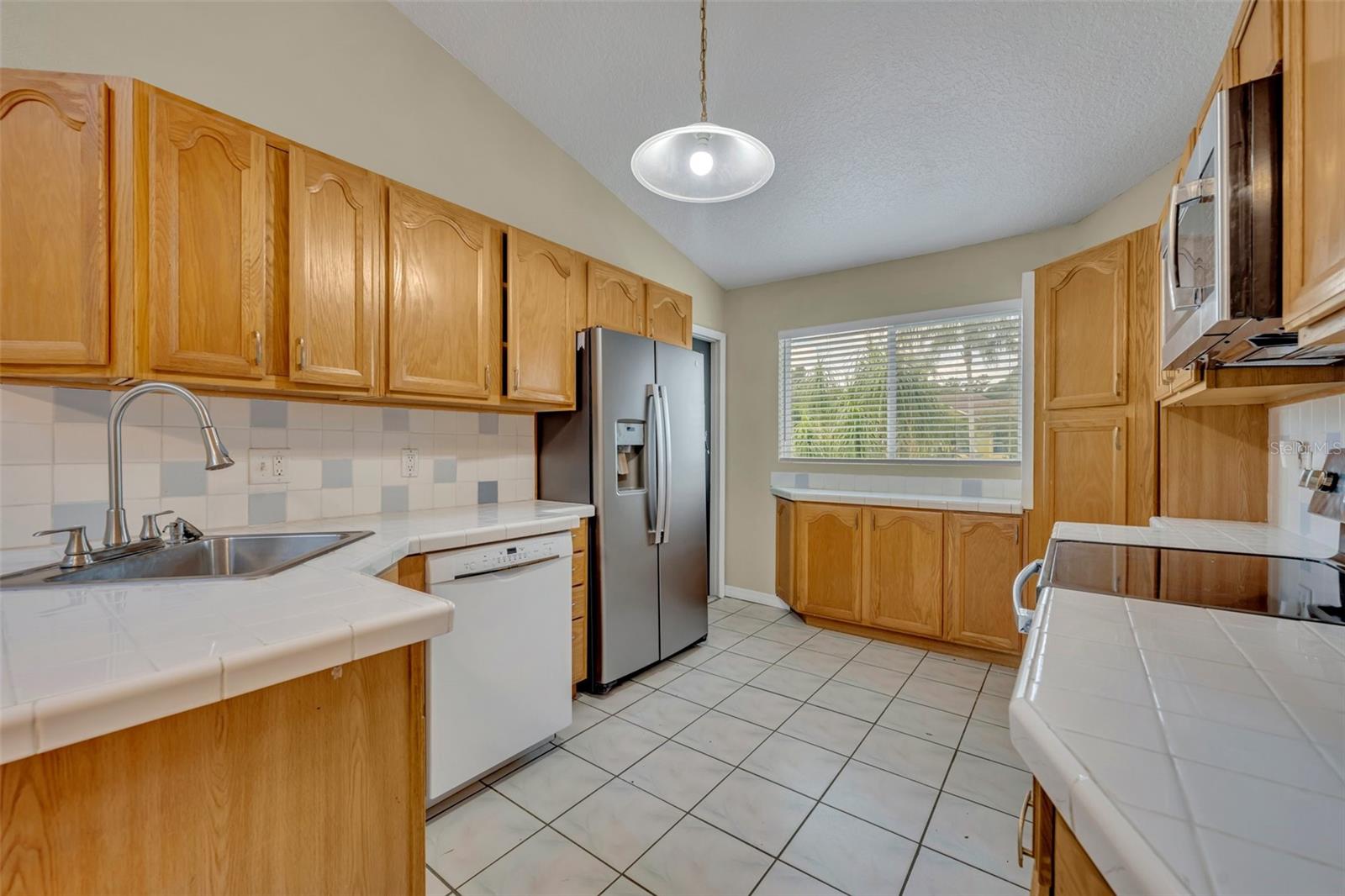 809 MENTMORE CIR