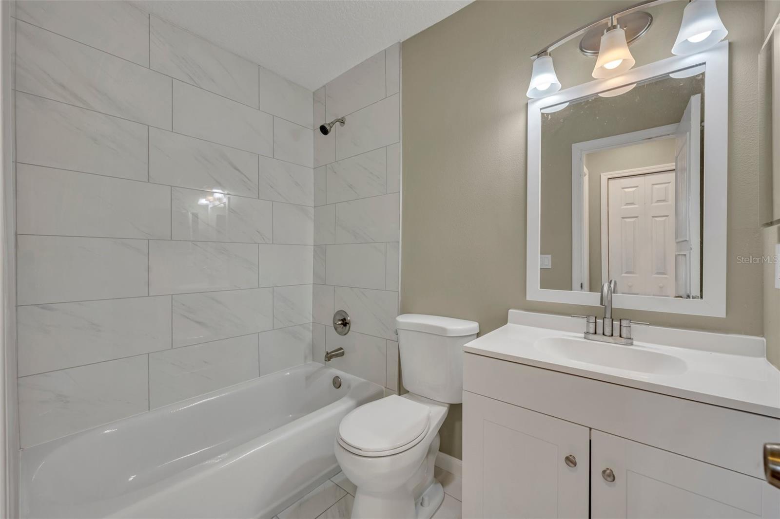 809 MENTMORE CIR