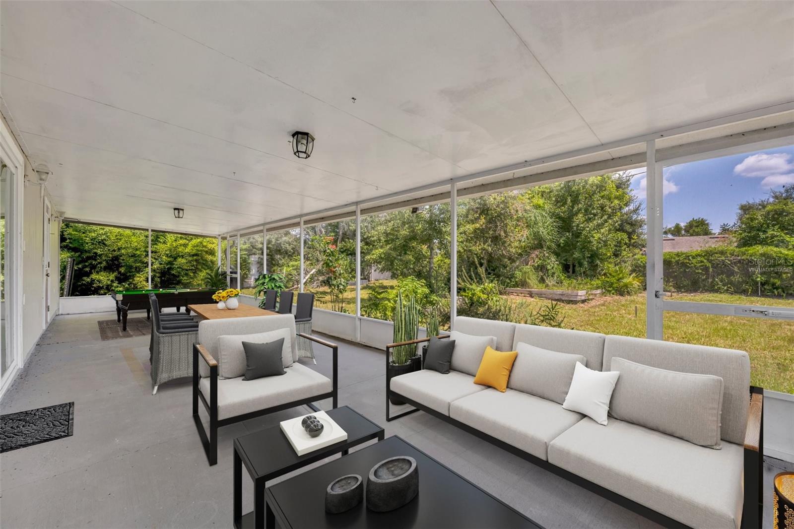 809 MENTMORE CIR