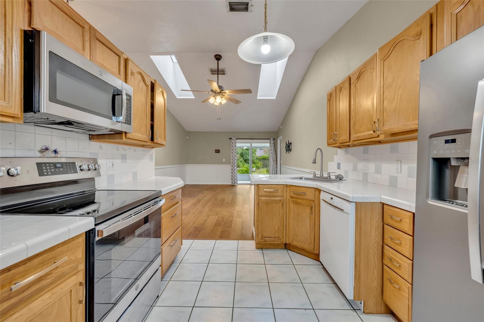 809 MENTMORE CIR