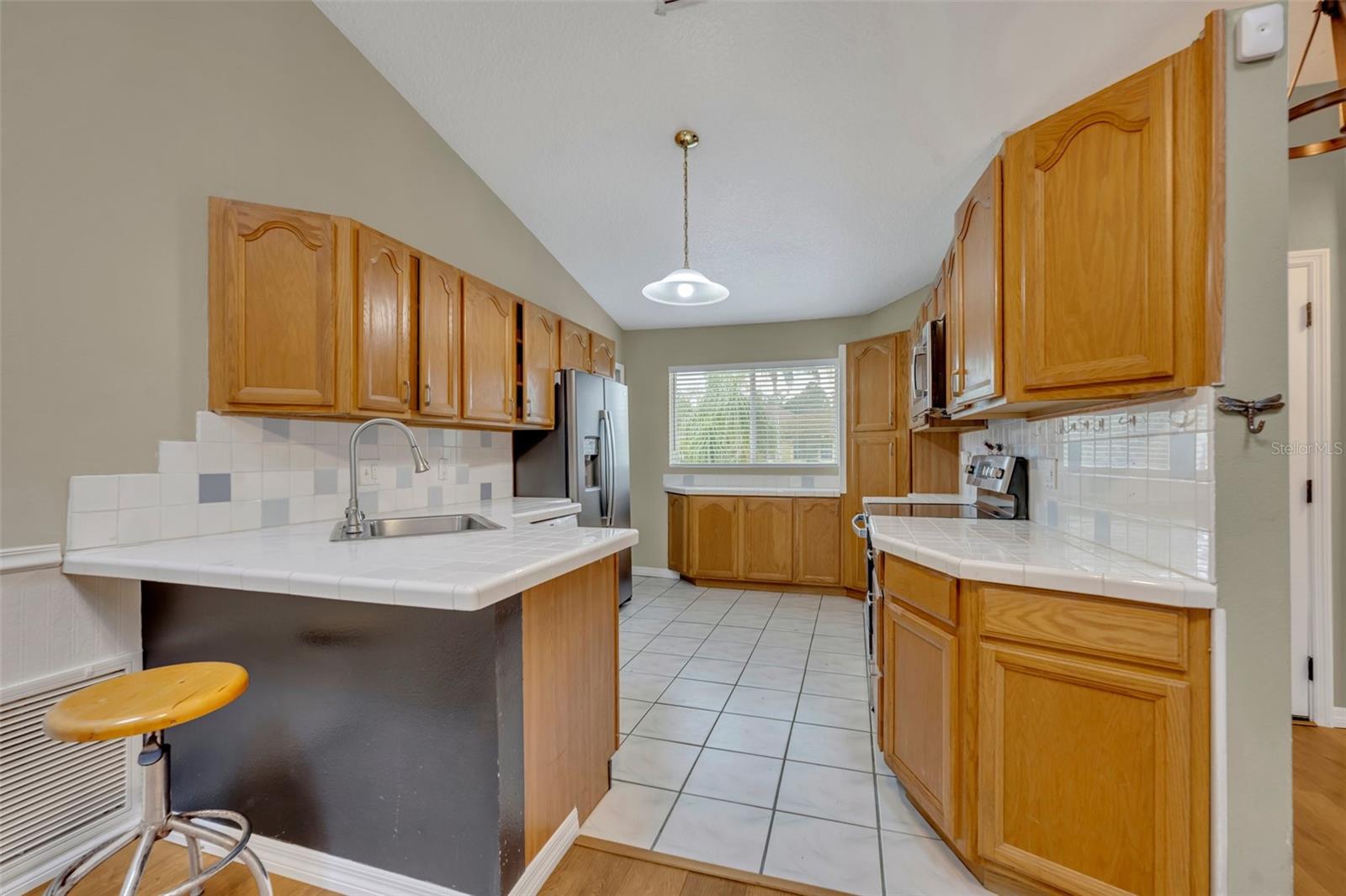 809 MENTMORE CIR