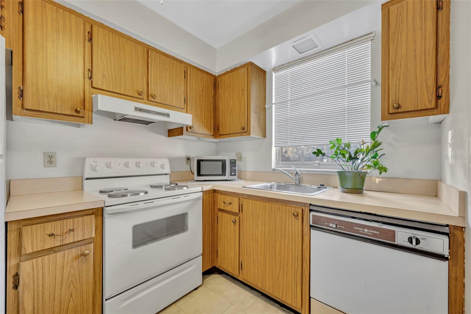 1250 S DENNING DR #104