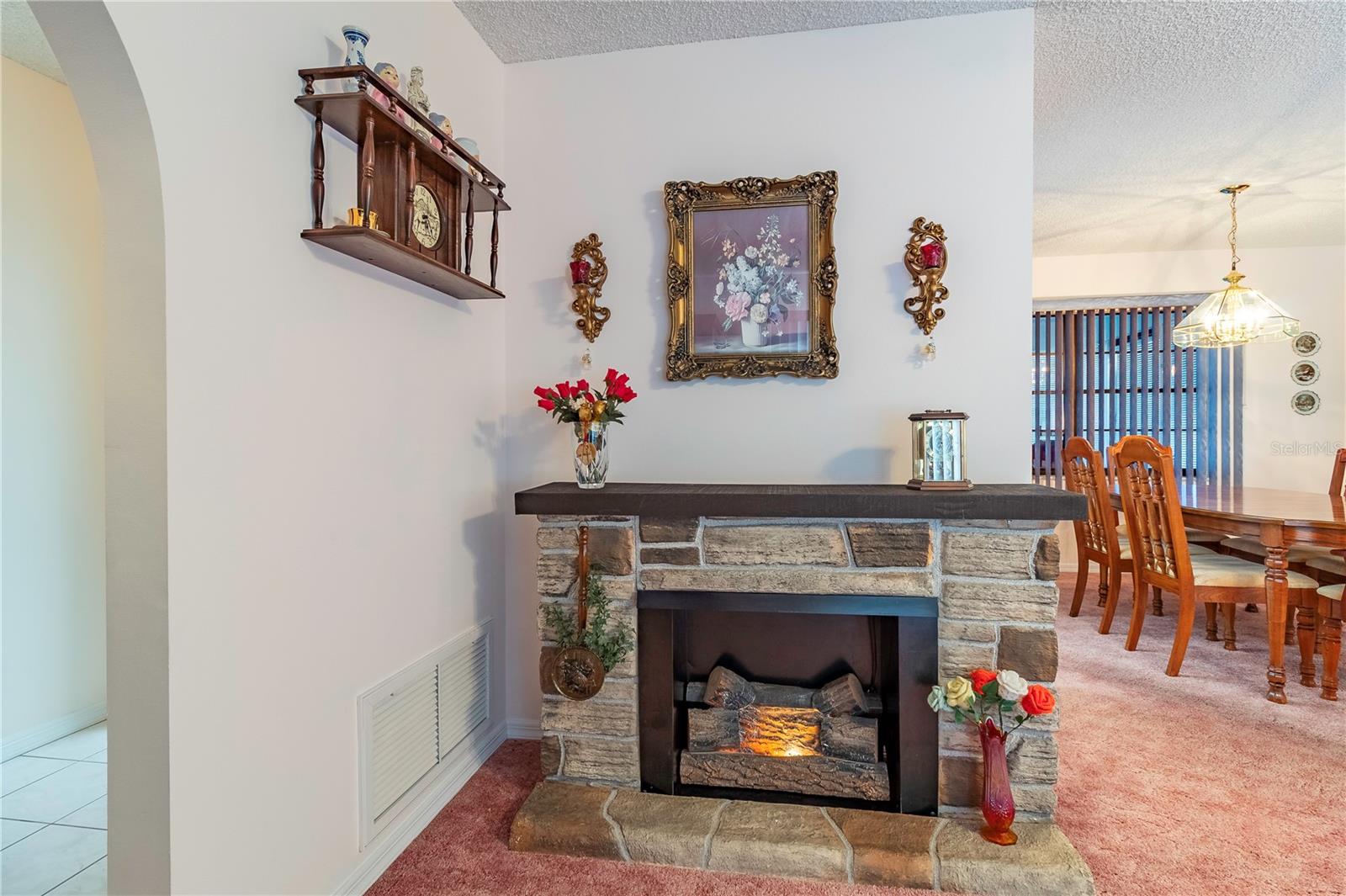 2420 PINE TREE CIRCLE DR