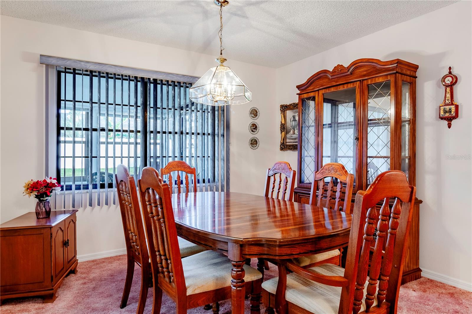 2420 PINE TREE CIRCLE DR