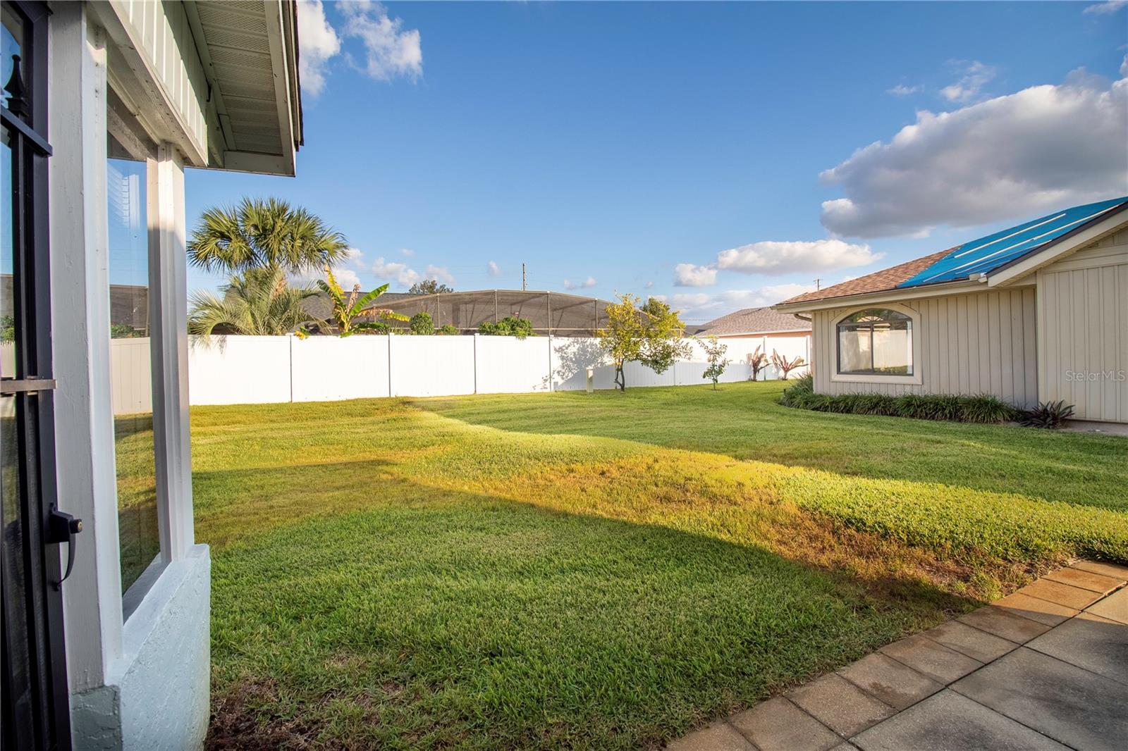 2420 PINE TREE CIRCLE DR