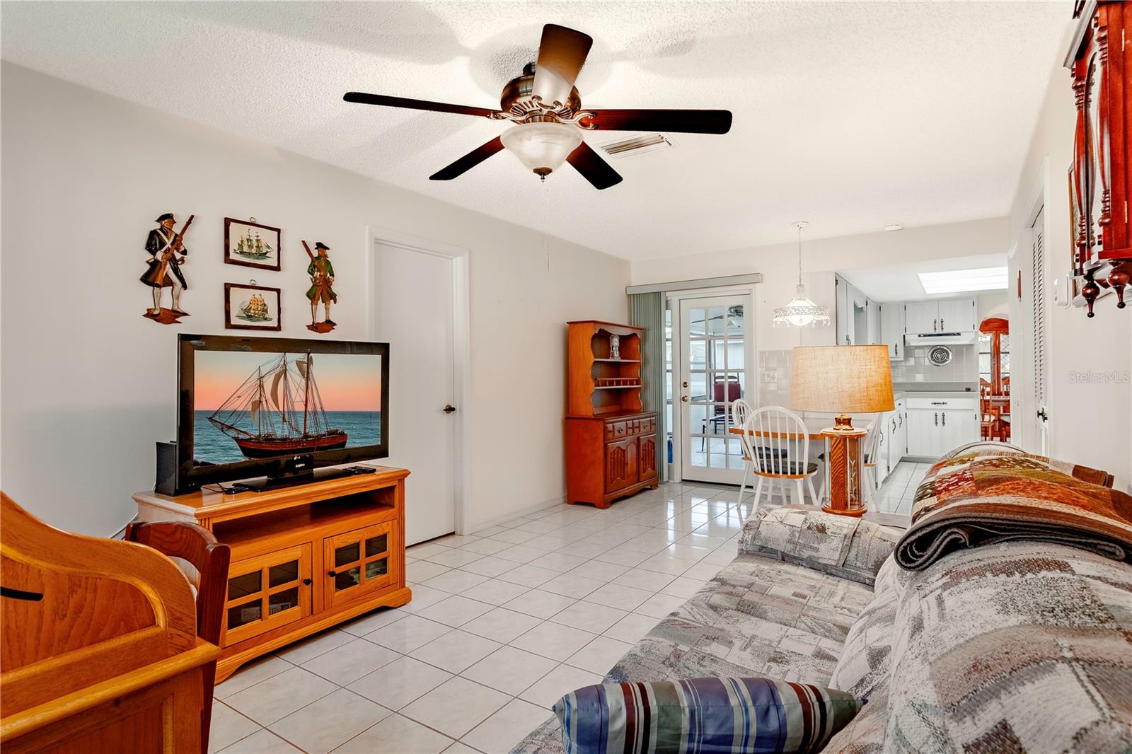 2420 PINE TREE CIRCLE DR